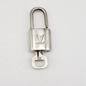Authentic Louis Vuitton 1 Lock and 1 Key Silver Color
